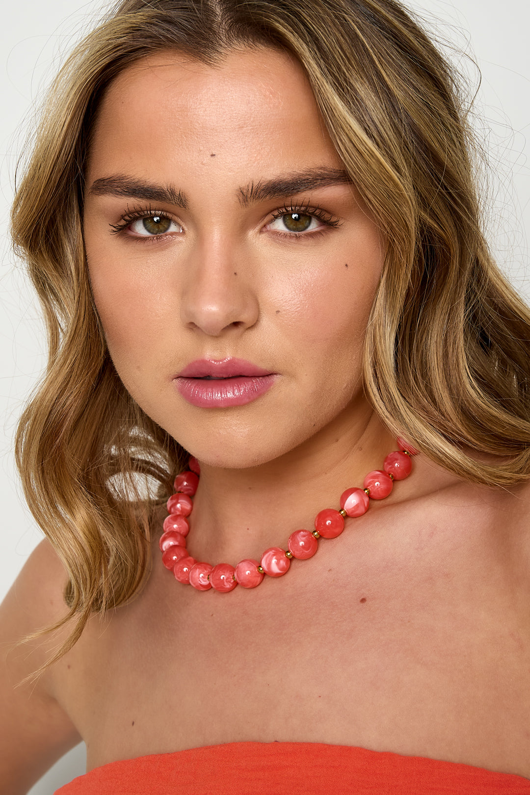 Kralenketting met goude kraaltjes tussendoor 13.5mm