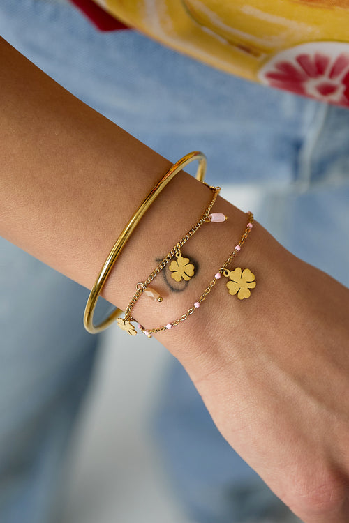 Armband met klaver en kralen charms