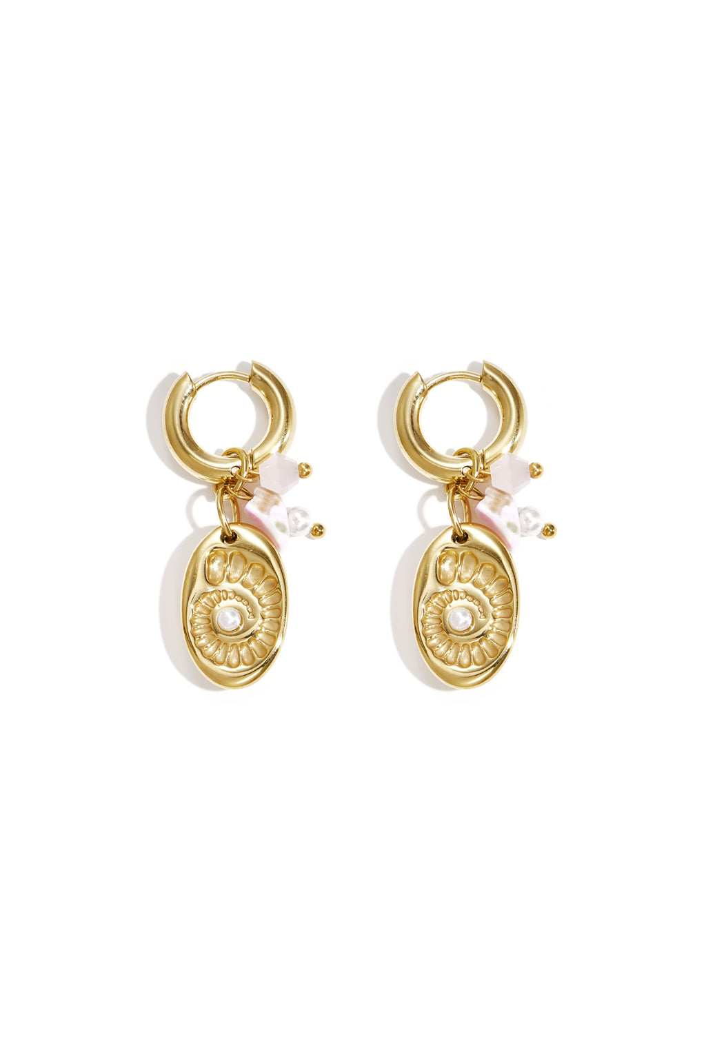 Oorbellen met kralen en schelp charm